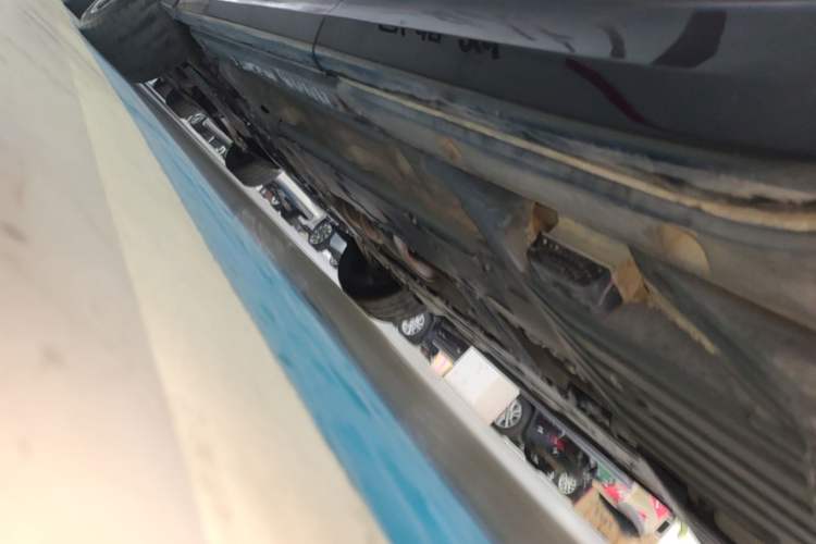 Used Lynk & Co 09 2021 2.0T Halo Six-Seater Left Side Sill