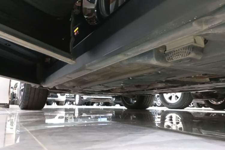 Used Lynk & Co 09 2021 2.0T Halo Six-Seater Left Side Sill