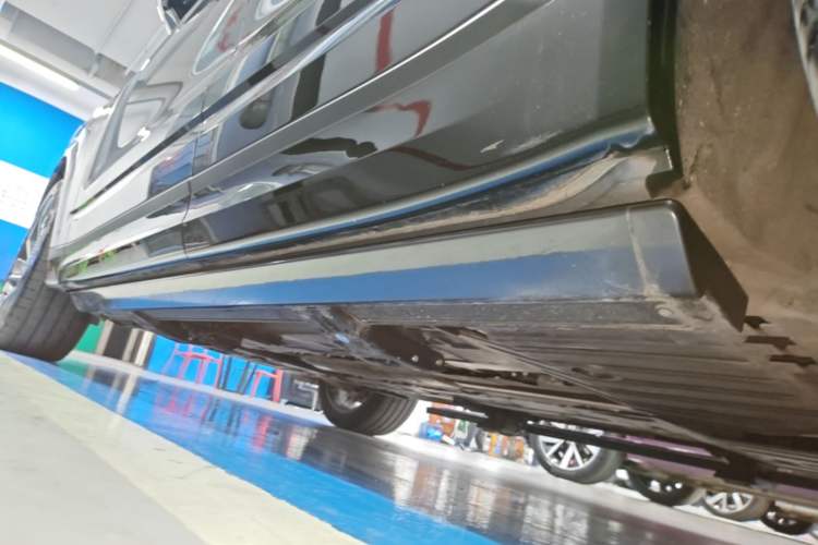 Used Lynk & Co 09 2021 2.0T Halo Six-Seater Left Side Sill