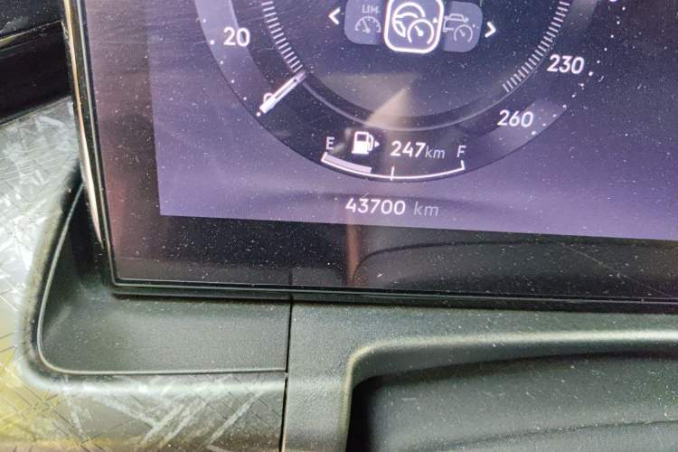 Used Lynk & Co 09 2021 2.0T Halo Six-Seater Odometer Close Up
