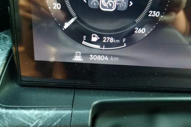 Used Lynk & Co 09 2021 2.0T Halo Six-Seater Odometer Close Up