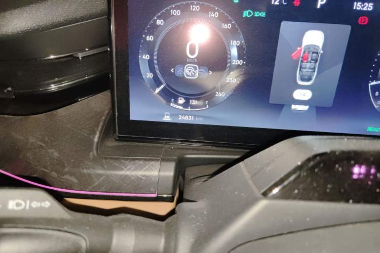 Used Lynk & Co 09 2021 2.0T Ultra 7-Seater Odometer Close Up