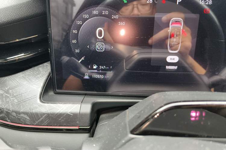 Used Lynk & Co 09 2021 2.0T Halo Six-Seater Odometer Close Up