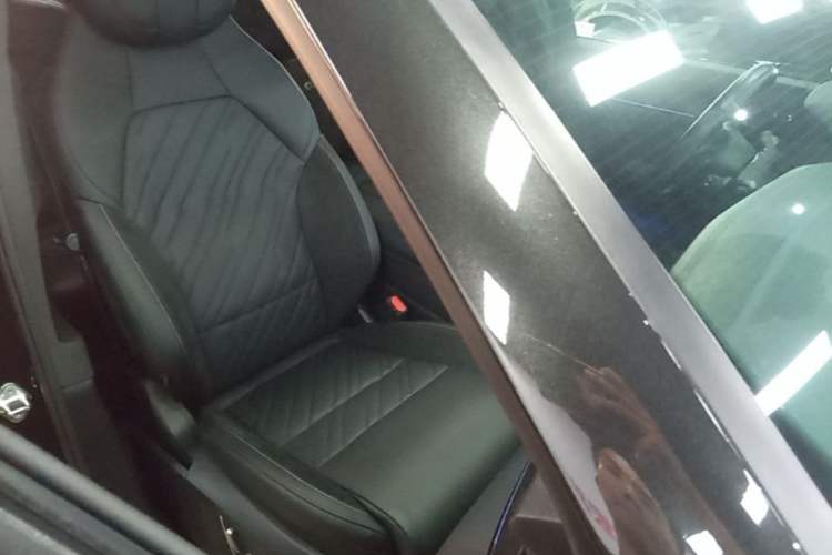 Used Lynk & Co 09 2021 2.0T Halo Seven-Seater Right Front Seat