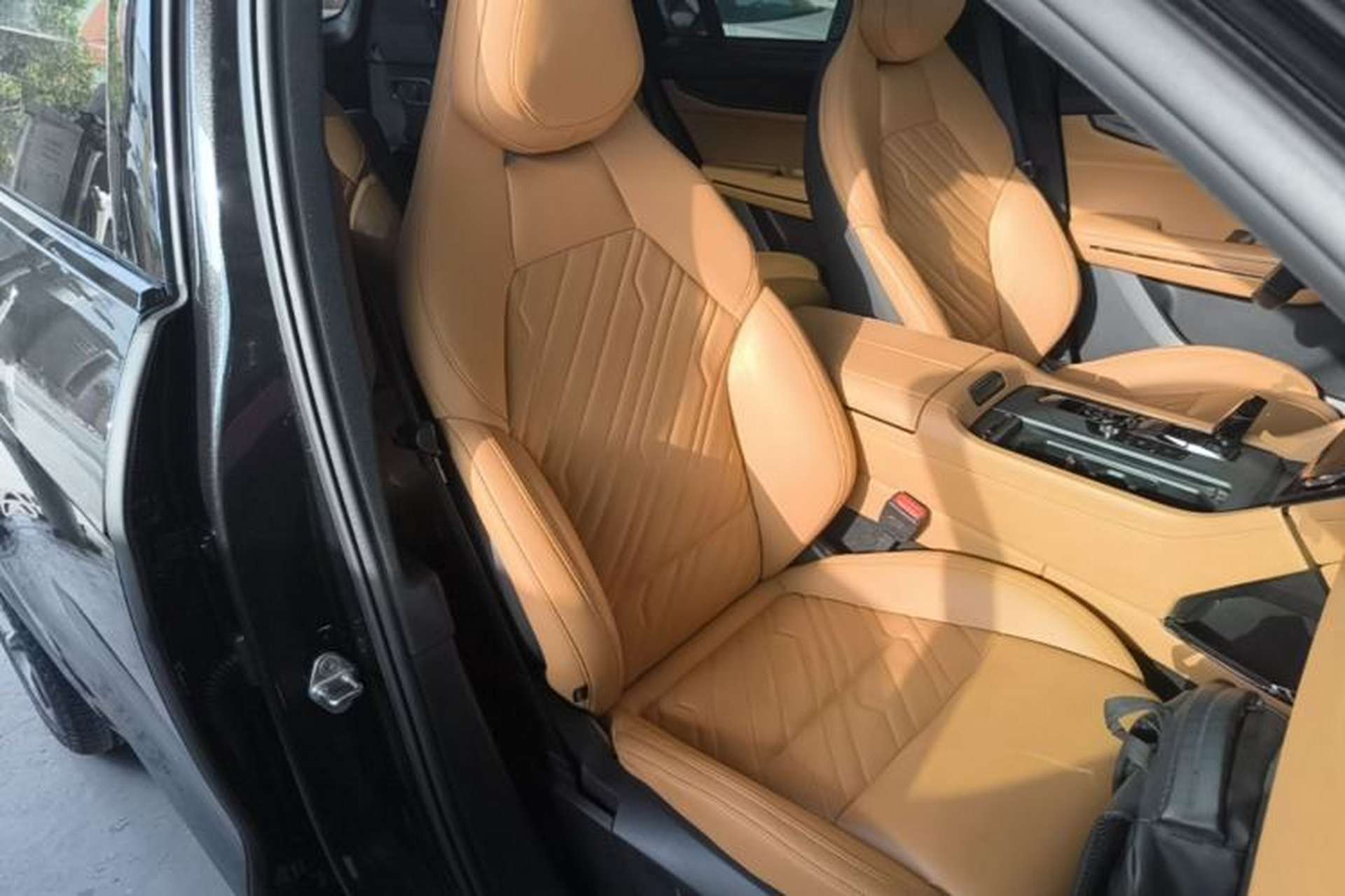 Used Lynk & Co 09 2021 2.0T Halo Six-Seater Right Front Seat