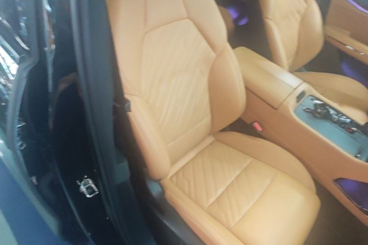 Used Lynk & Co 09 2021 2.0T Halo Six-Seater Right Front Seat