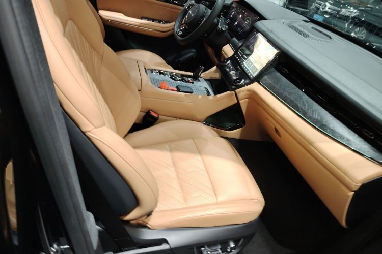 Used Lynk & Co 09 2021 2.0T Halo Six-Seater Right Front Seat
