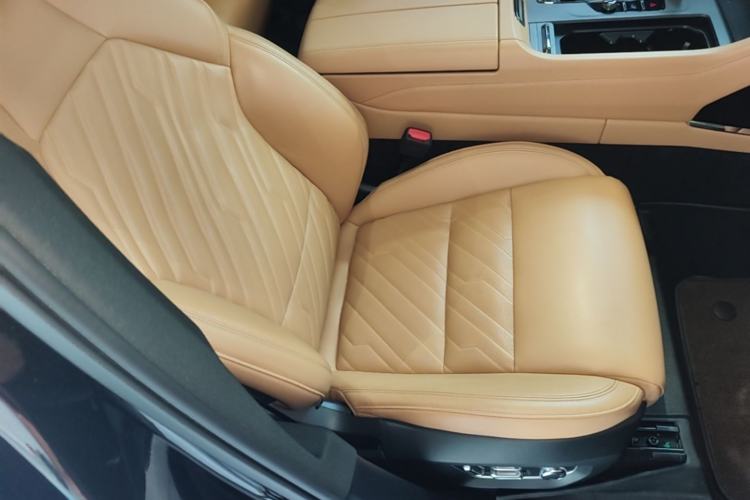 Used Lynk & Co 09 2021 2.0T Halo Six-Seater Right Front Seat
