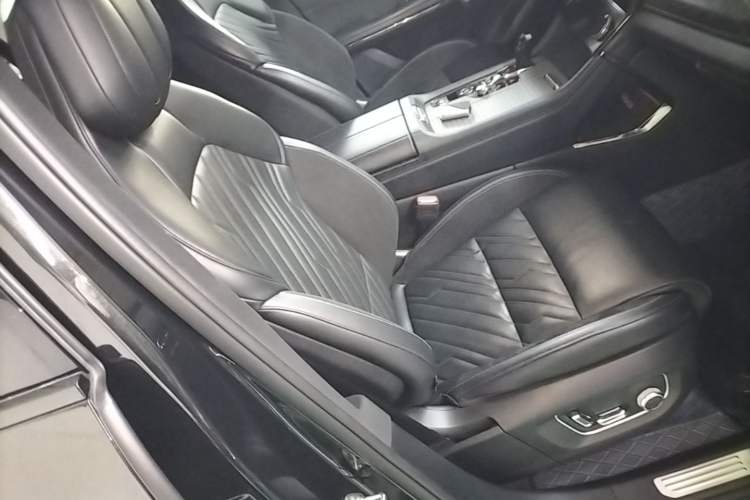 Used Lynk & Co 09 2021 2.0T Ultra Six-Seater Right Front Seat