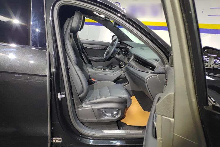 Used Lynk & Co 09 2021 2.0T Halo Six-Seater Right Front Seat