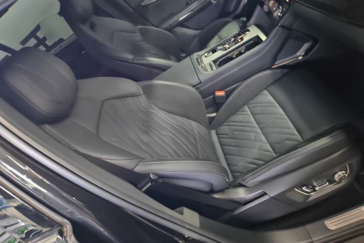 Used Lynk & Co 09 2021 2.0T Halo Six-Seater Right Front Seat