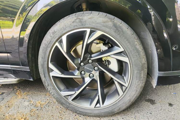 Used Lynk & Co 09 2021 2.0T Halo Six-Seater Right Front Wheel Hub