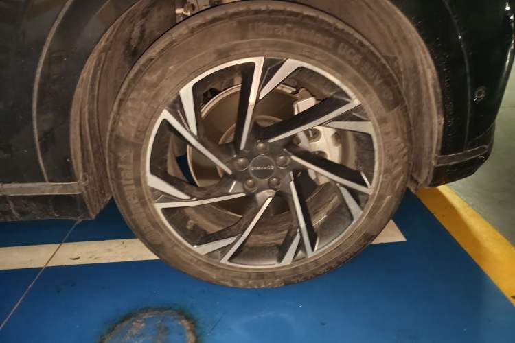 Used Lynk & Co 09 2021 2.0T Ultra 7-Seater Right Front Wheel Hub