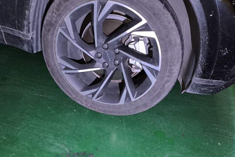 Used Lynk & Co 09 2021 2.0T Halo Seven-Seater Right Front Wheel Hub
