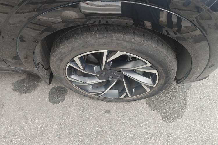 Used Lynk & Co 09 2021 2.0T Halo Seven-Seater Right Front Wheel Hub