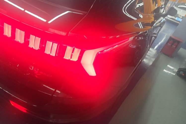 Used Lynk & Co 09 2021 2.0T Halo Six-Seater Right Rear Taillight