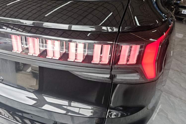Used Lynk & Co 09 2021 2.0T Halo Six-Seater Right Rear Taillight