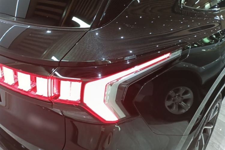 Used Lynk & Co 09 2021 2.0T Halo Six-Seater Right Rear Taillight