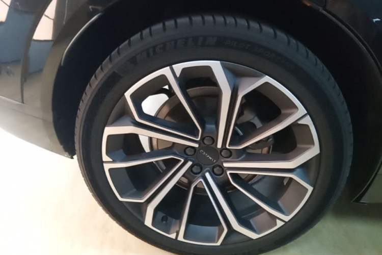 Used Lynk & Co 09 2021 2.0T Halo Seven-Seater Right Rear Wheel Hub