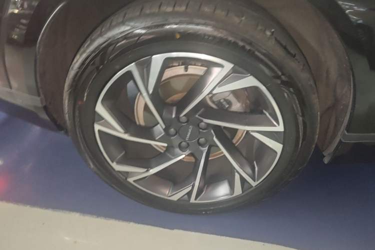 Used Lynk & Co 09 2021 2.0T Halo Six-Seater Right Rear Wheel Hub