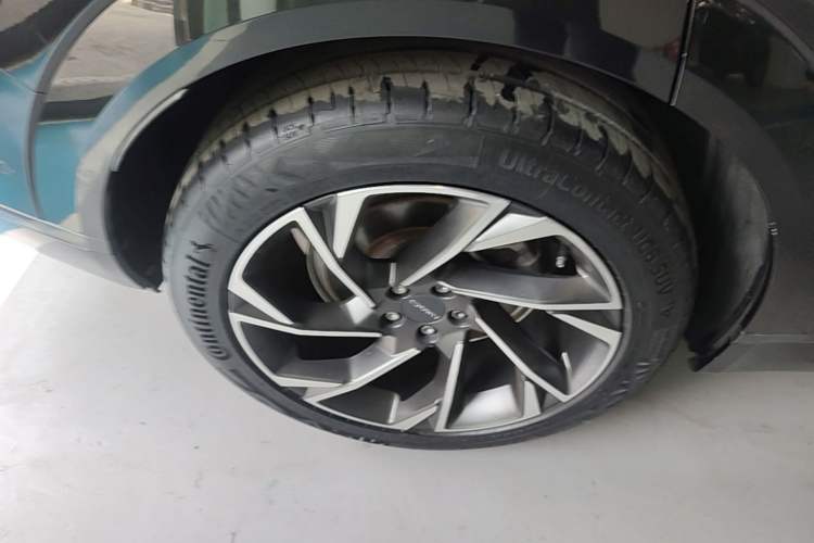Used Lynk & Co 09 2021 2.0T Halo Six-Seater Right Rear Wheel Hub