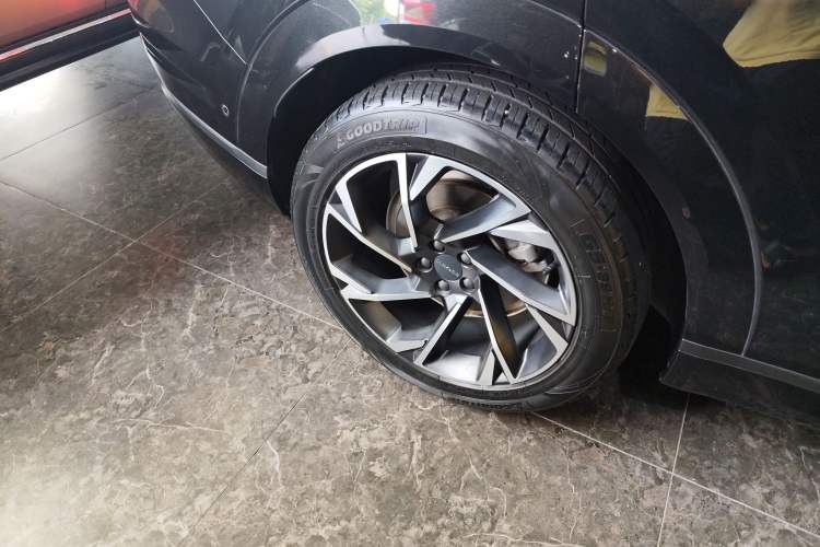 Used Lynk & Co 09 2021 2.0T Halo Six-Seater Right Rear Wheel Hub