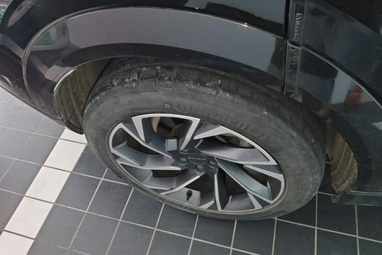 Used Lynk & Co 09 2021 2.0T Halo Six-Seater Right Rear Wheel Hub