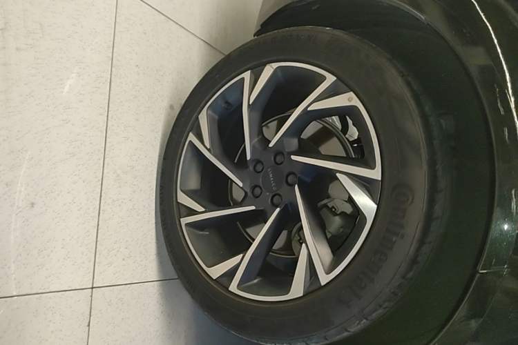 Used Lynk & Co 09 2021 2.0T Halo Six-Seater Right Rear Wheel Hub