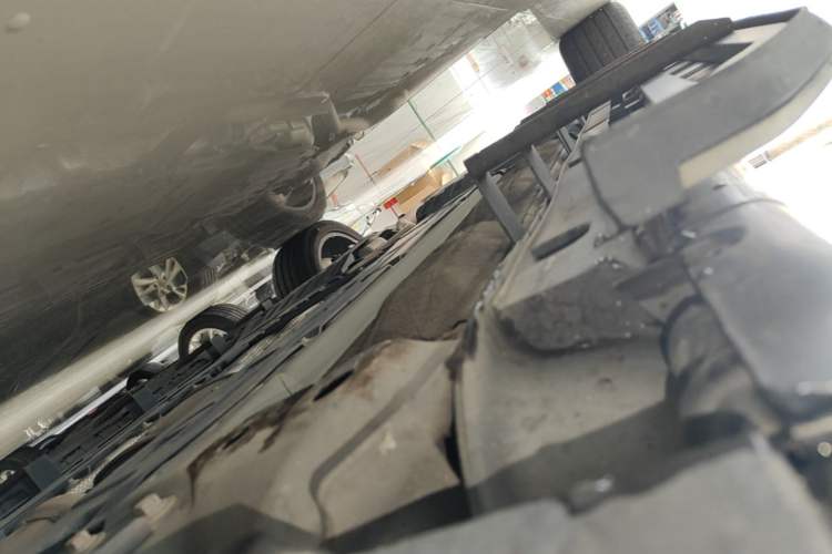 Used Lynk & Co 09 2021 2.0T Halo Six-Seater Right Side Sill