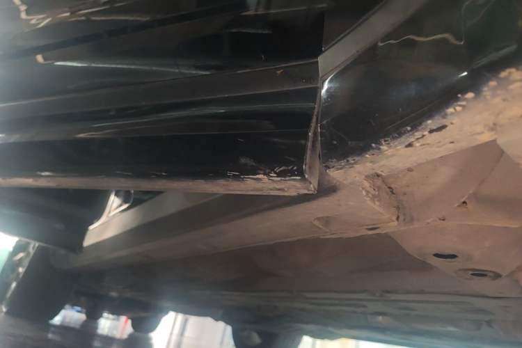 Used Lynk & Co 09 2021 2.0T Halo Six-Seater Right Side Sill