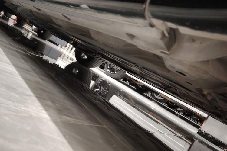 Used Lynk & Co 09 2021 2.0T Halo Six-Seater Right Side Sill