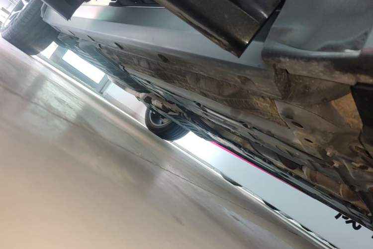 Used Lynk & Co 09 2021 2.0T Halo Six-Seater Right Side Sill