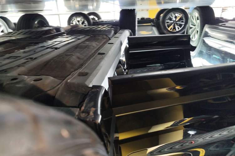 Used Lynk & Co 09 2021 2.0T Halo Six-Seater Right Side Sill
