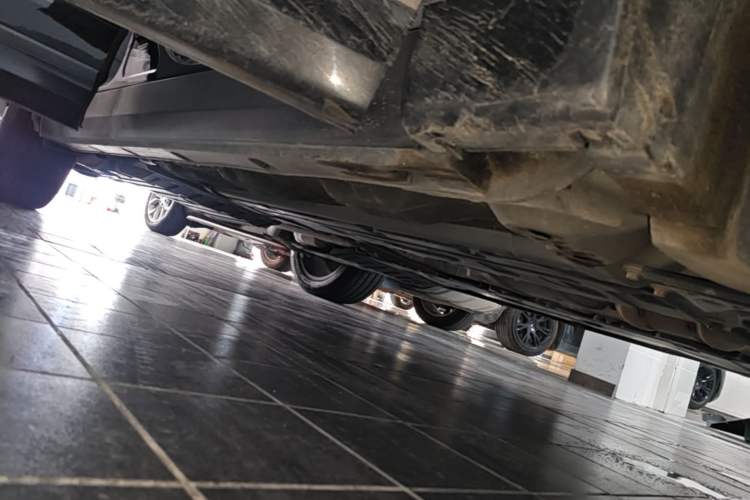 Used Lynk & Co 09 2021 2.0T Halo Six-Seater Right Side Sill