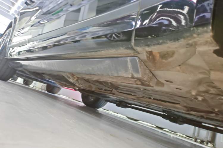 Used Lynk & Co 09 2021 2.0T Halo Six-Seater Right Side Sill