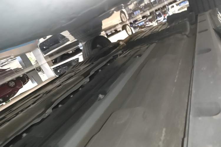 Used Lynk & Co 09 2021 2.0T Halo Six-Seater Right Side Sill