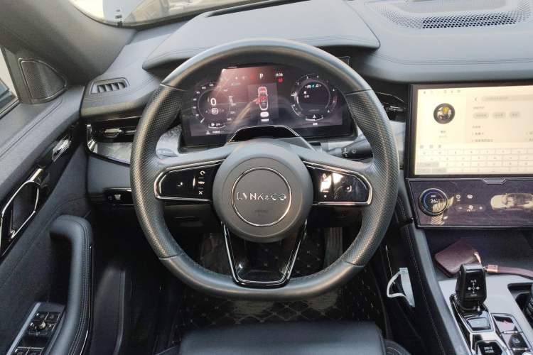 Used Lynk & Co 09 2021 2.0T Halo Seven-Seater Steering Wheel