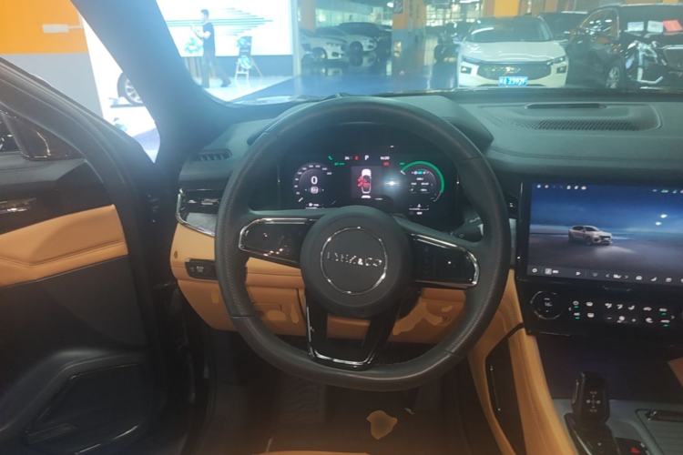 Used Lynk & Co 09 2021 2.0T Halo Six-Seater Steering Wheel