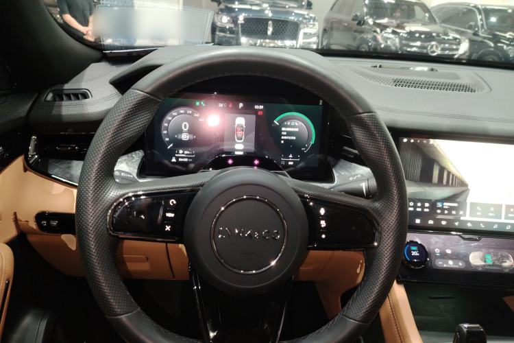 Used Lynk & Co 09 2021 2.0T Halo Six-Seater Steering Wheel