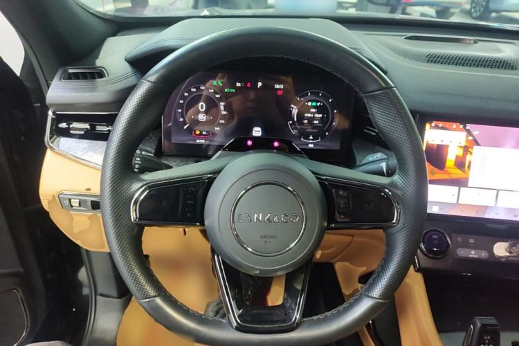 Used Lynk & Co 09 2021 2.0T Halo Six-Seater Steering Wheel