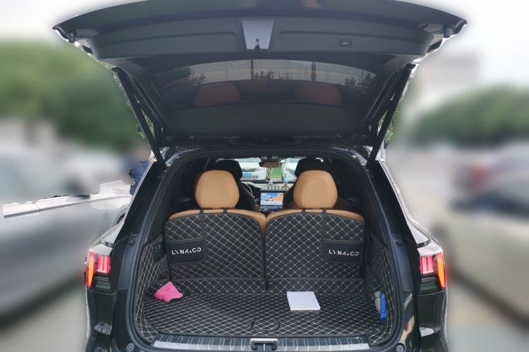 Used Lynk & Co 09 2021 2.0T Halo Six-Seater Trunk