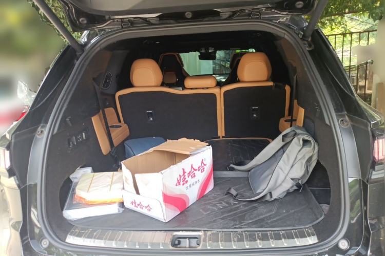 Used Lynk & Co 09 2021 2.0T Halo Seven-Seater Trunk