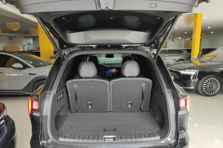 Used Lynk & Co 09 2021 2.0T Halo Six-Seater Trunk
