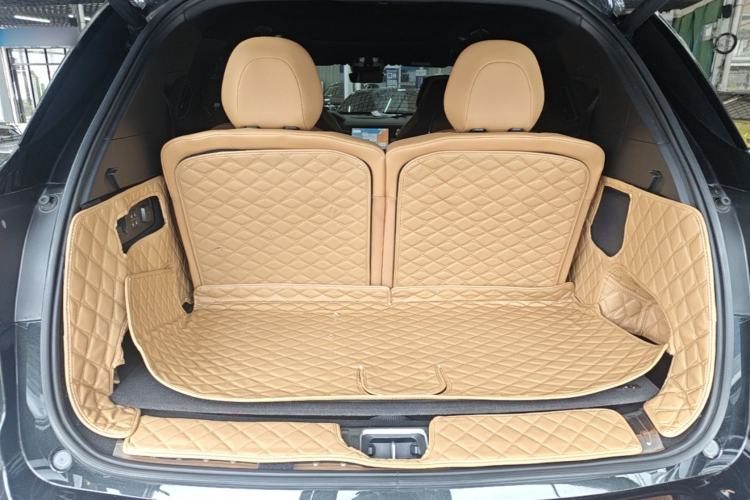 Used Lynk & Co 09 2021 2.0T Halo Six-Seater Trunk