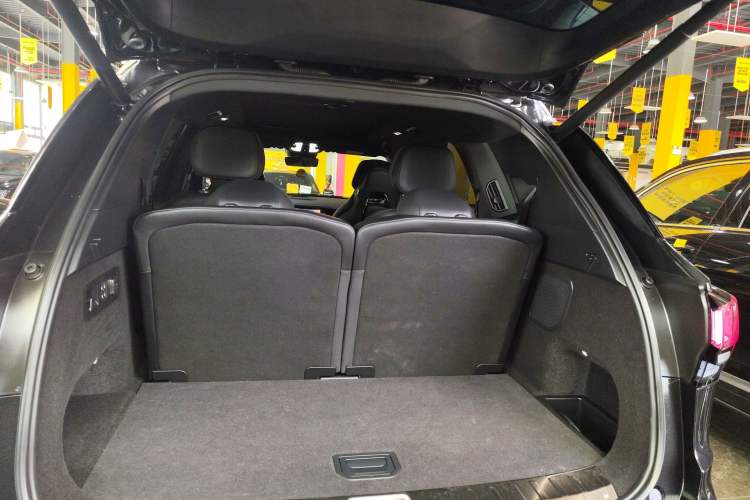 Used Lynk & Co 09 2021 2.0T Halo Six-Seater Trunk