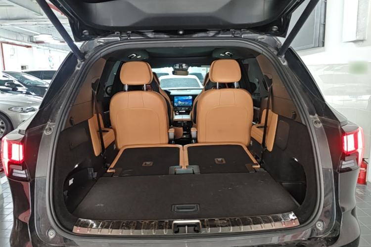 Used Lynk & Co 09 2021 2.0T Halo Six-Seater Trunk