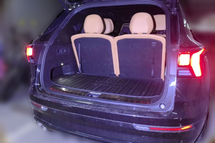 Used Lynk & Co 09 2021 2.0T Halo Six-Seater Trunk