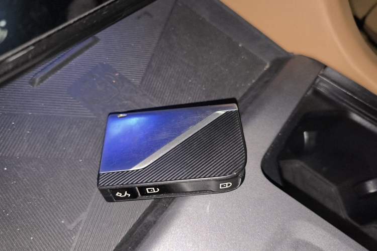 Used Lynk & Co 09 2021 2.0T Halo Seven-Seater Vehicle Key