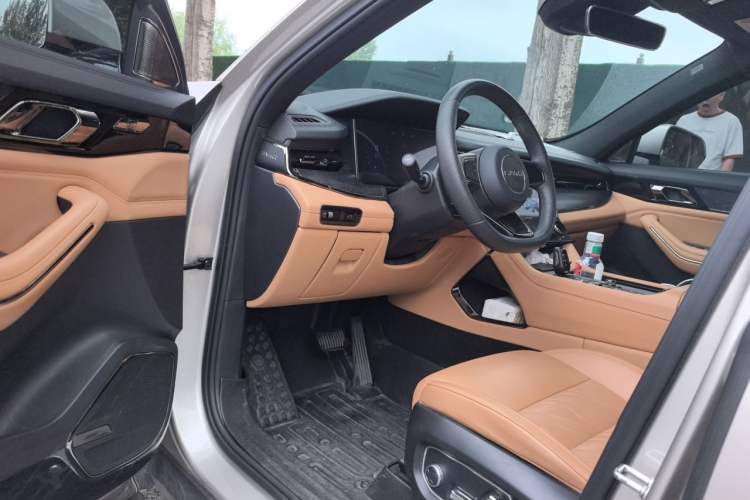 Used Lynk & Co 09 2021 2.0T Halo Seven-Seater Driver Seat