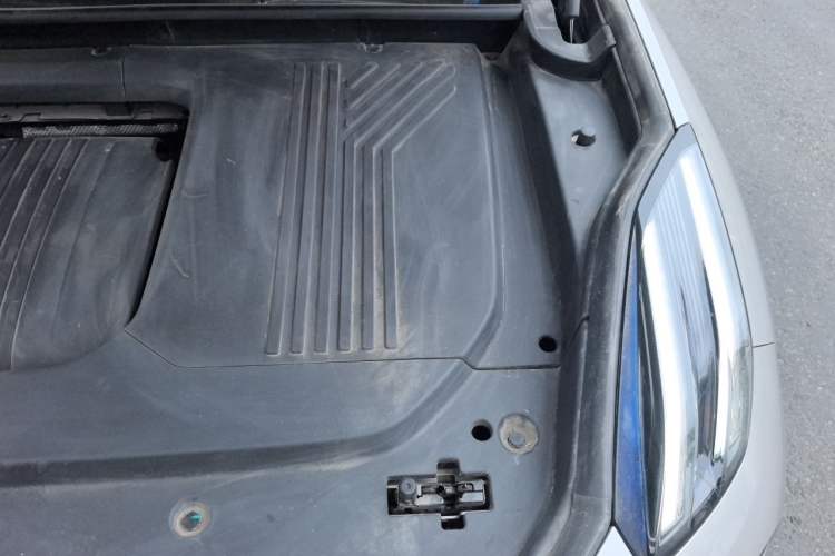 Used Lynk & Co 09 2021 2.0T Halo Seven-Seater Engine Bay Left